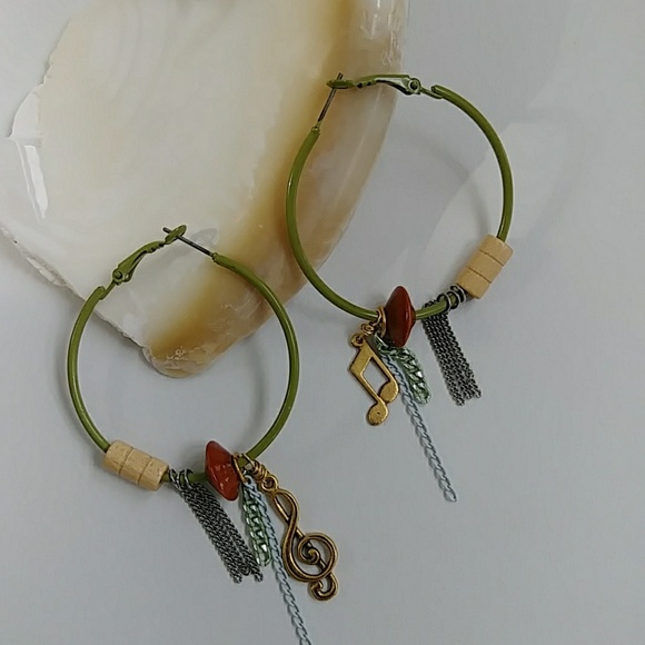 🛑SOLD Retro Green Music Note Hoop Dangle Earring - Picture 3 of 7